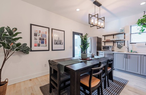 East Side House | Charming ATL Bungalow Close to Popular Attractions! Fast Fiber Internet and Cozy