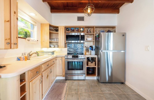 Upper Matecumbe Key Cottage | Charming Bayfront Cottage in Heart of Islamorada with Heated Pool, Deep Dockage, Kayaks & More