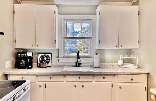 Beaufort House | Charming Beaufort Retreat Entire Home Just Minutes from Downtown & Parris Island