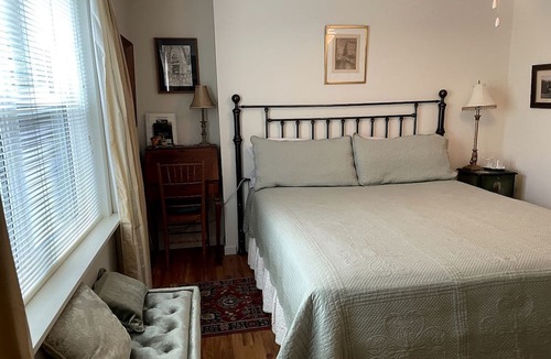 Elkhorn Cabin | Charming Bed and Breakfast Accommodation near Lake Geneva, Wisconsin