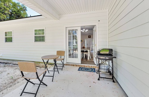 Darien House | Charming Brand New 3/2 Home- Downtown Darien 5 min away-High Speed internet