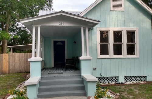 Sanford House | Charming bungalow in Sanford's historical district