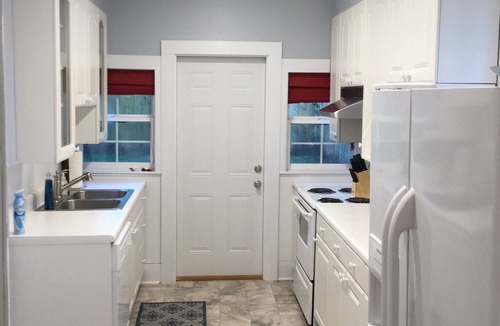 Thomasville House | Charming Bungalow, walking distance to everything, private and pet friendly!