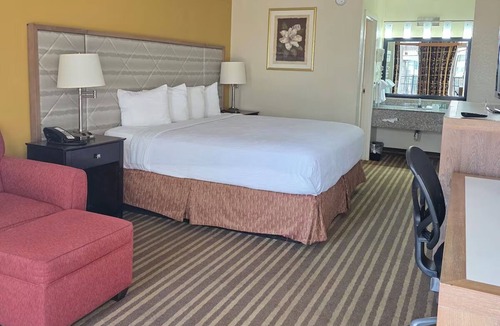 Tyner Hotel | Charming Chattanooga Room Minutes from Tennessee Aquarium & Lookout Mountain