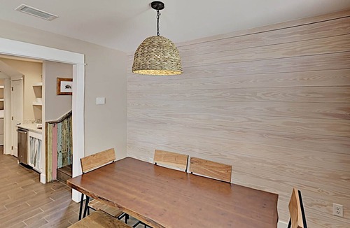 Destin House | Charming coastal cottage w. great amenities, close to beach
