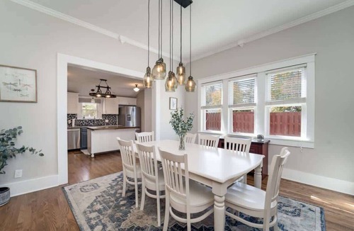 Dickson House | Charming Craftsman Home in Dickson | Pet Friendly