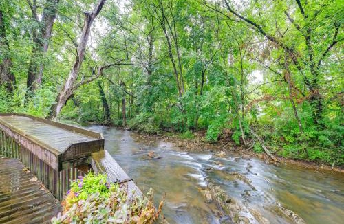 Damascus House | Charming Damascus Retreat w/Deck & Creek Views!