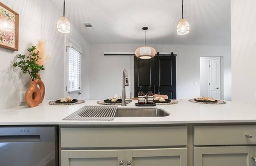 Whitemarsh Island House | Charming Dog-Friendly Retreat, 10 Mins to Beach