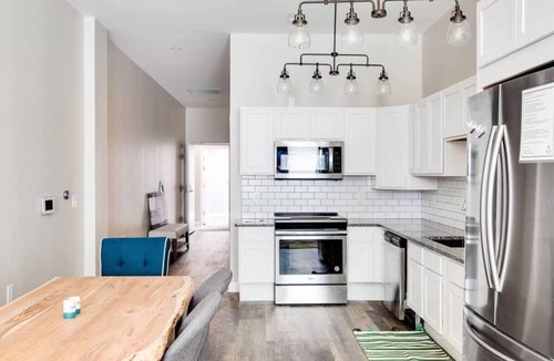Downtown Louisville Condo | Charming downtown 2-bedroom walkable condo with WiFi, free parking & gym.