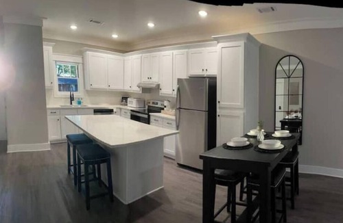 Gainesville House | Charming Gainesville Townhome 3