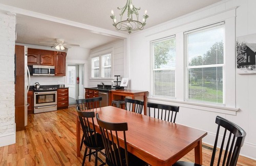 Dayton House | Charming Historic Cottage in Dayton Tennessee