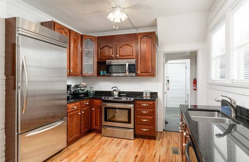 Dayton House | Charming Historic Cottage in Dayton Tennessee