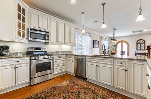 Arabi House | Charming Historic Home Near French Quarter - Cozy & Convenient!