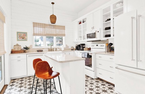 Thomas Square House | Charming Historic Home in Starland Hot Tub Walk to Forsyth & Downtown 2BR