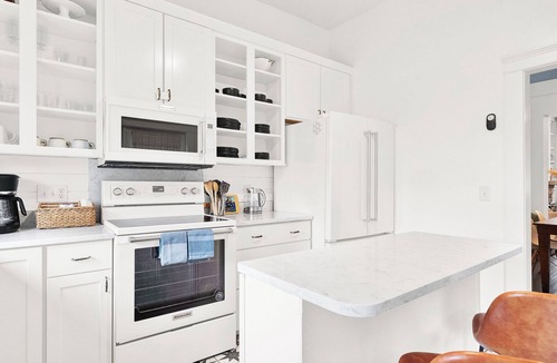 Thomas Square House | Charming Historic Home in Starland Hot Tub Walk to Forsyth & Downtown 2BR