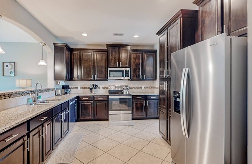 Port Wentworth House | Charming home in great location with fenced yard, AC, & W/D
