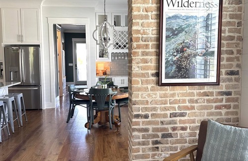 Taylor House | Charming home in Plein Air - Taylor, MS - Open Arkansas Weekend! Pet friendly