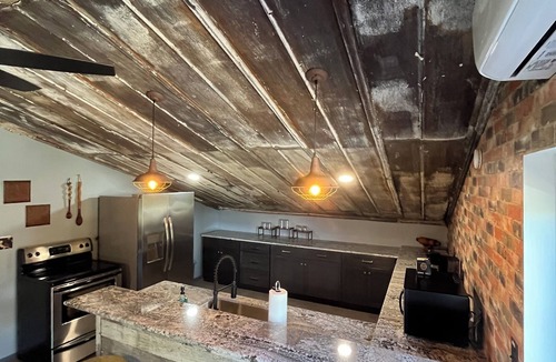 Ochlocknee Apartment | Charming Industrial Barndominium Retreat 78 Acres of Southern Serenity