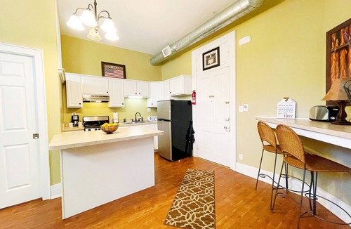 Paris Apartment | Charming & Inviting Apartment in Historic Downtown Paris, Ky.