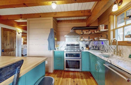Sylva House | Charming Log Cabin with Long Range Views, Wifi, and Private Hot Tub