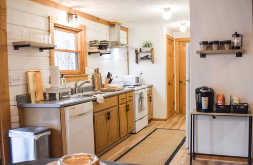 Pine Mountain Cabin | Charming Modern Log Cabin Near FDR State Park & Callaway Gardens