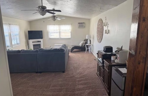Blue Ridge Summit Apartment | Charming Mountain Top Suite. Minutes from Ski Liberty and Gettysburg.