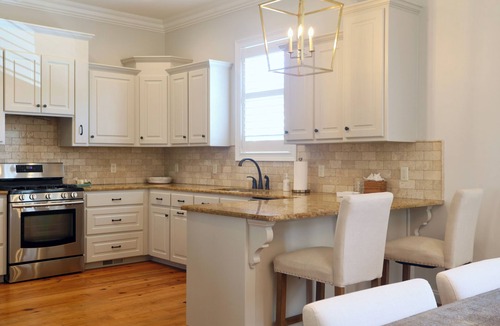 Oxford House | Charming Oxford Townhome - Minutes to Ole Miss and The Square! Sleeps 1-10