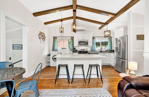 Hendersonville Cottage | Charming Private Pet Friendly Cottage Minutes from Downtown Hendersonville