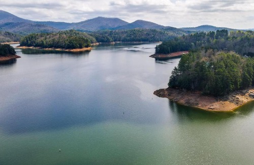 Unaka House | Charming Resort Cabin at Lake Hiwassee!