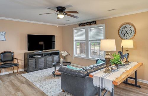 Walterboro House | Charming Retreat on 20 Acres w/Private Lake!
