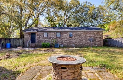 Satsuma House | Charming Satsuma Home ~ 14 Mi to Mobile!
