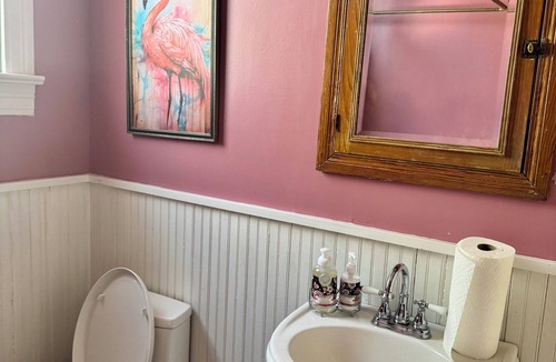 Baton Rouge Condo | Charming Spanish Town Chalet centrally located for Baton Rouge food and fun