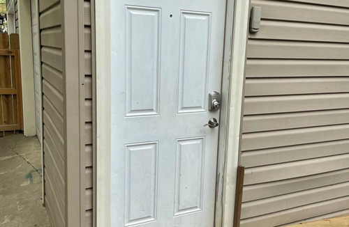 Beechmont Apartment | Charming studio in amazing Louisville with WiFi, AC