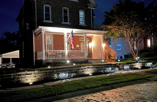 Oakmont Apartment | Charming studio with AC and WiFi in delightful Oakmont.