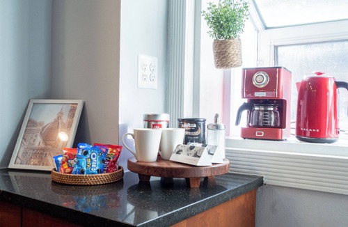 Fells Point House | Charming Townhome in Vibrant Little Italy: Your Perfect Baltimore Getaway!