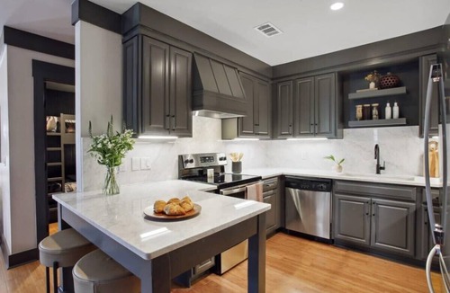 Old West Broad Neighborhood Condo | Charming Townhome Near Forsyth Park | Free Parking