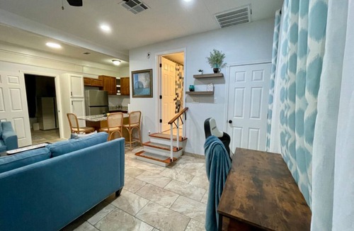 Behrman Apartment | Charming Two Bedrooms Apartment by Downtown