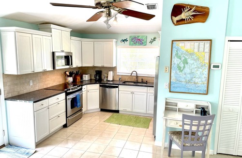 Islamorada House | CHARMING WATERFRONT OCEANSIDE CANAL HOME-LARGE PROTECTED DOCKAGE-WiFi-SMART TVs.