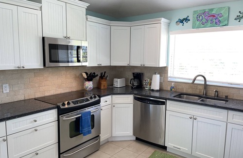 Islamorada House | CHARMING WATERFRONT OCEANSIDE CANAL HOME-LARGE PROTECTED DOCKAGE-WiFi-SMART TVs.