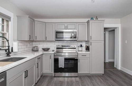 Ashley Oaks House | Charming West Knox Cottage w/Carport & Patio