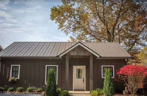 Scaly Mountain Cottage | Chateau Claret - Mountain Vineyard Getaway on the Highlands Plateau