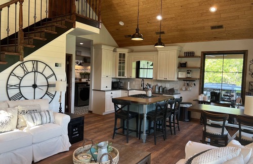 Bourbon House | Chateau on 40 acres with private lake, close to Blue Springs Ranch