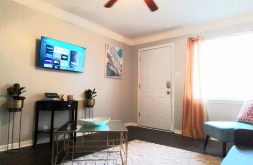 Behrman House | Cheeful, 2bed x 1bath Brick House