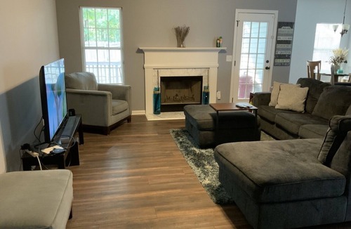 Jonesboro House | Cheerful 3-bedroom residential home w/fireplace