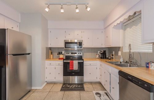 Jacksonville House | Cheerful 3 BR 1.5 BA Home in Great Neighborhood! Recently Renovated!