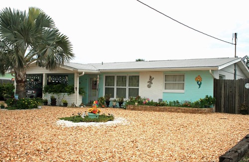 New Smyrna Beach House | Cheery Chimes bright and clean with a pool!