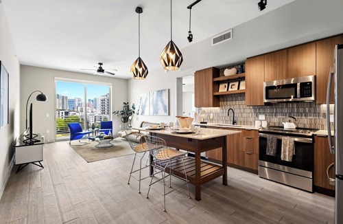 Flagler Village Apartment | Chic 2BR Downtown Fort Lauderdale Apt w/Pool