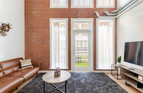 Atlantic Station Area Apartment | Chic 2BR2BA Loft – Atlantic Station, Walk to Shops, Dining & Events