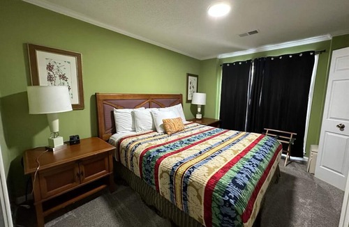 Cordova House | Chic 6 King beds and more, Cordova Near Shopping