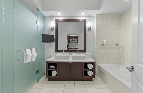 Ludlam Hotel | Chic and Modern Living in Miami! 3 Gorgeous Rooms, Balcony | Outdoor Pool + Spa